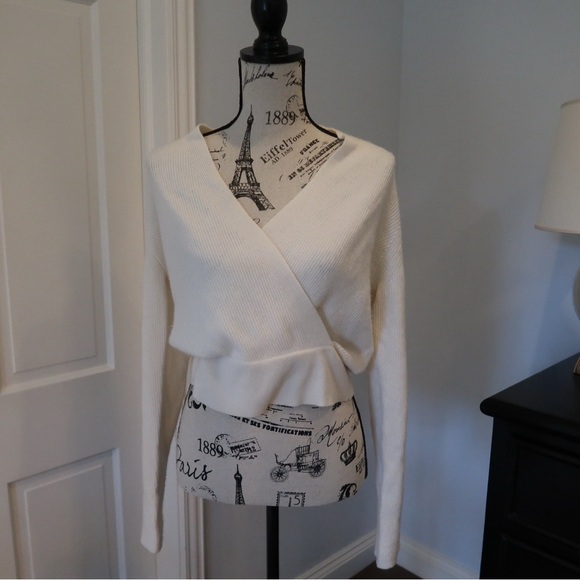 Kinross Cream Cashmere V-Neck Sweater - Picture 1 of 5